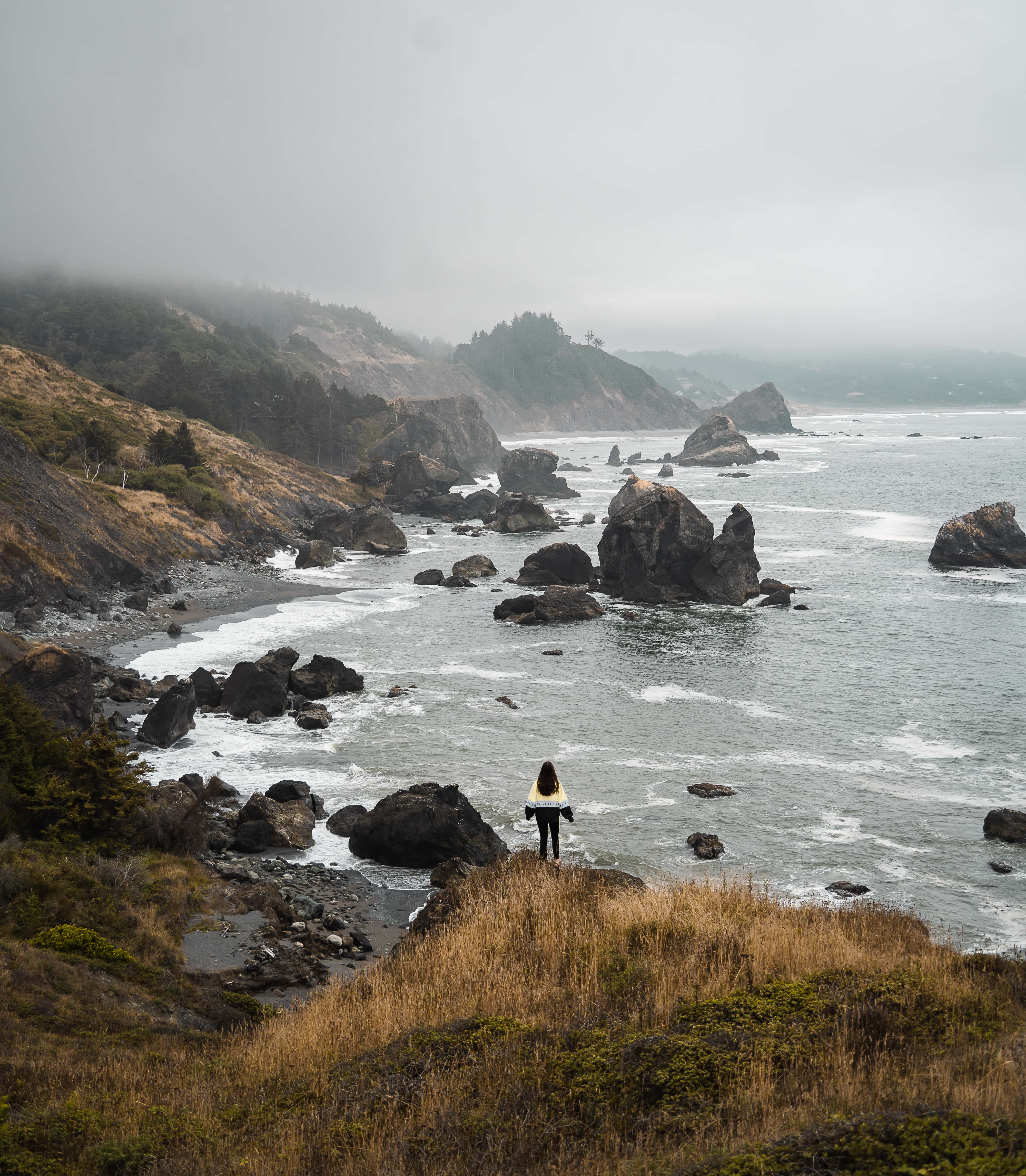 One of the best Oregon road trip stops to add to your itinerary to have the best Oregon road trip! Sister's Rock, Oregon. A view on the beautiful Oregon Coast